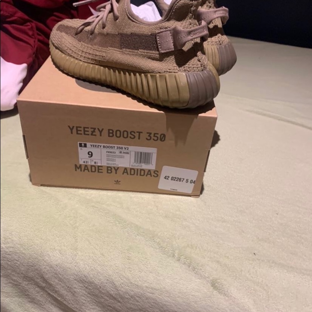 Yeezes - Picture 4 of 5